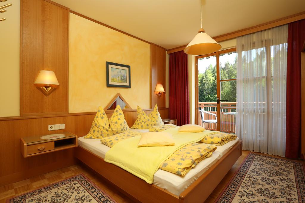 Gaestehaus Karoline Oberaichwald  ภายนอก รูปภาพ