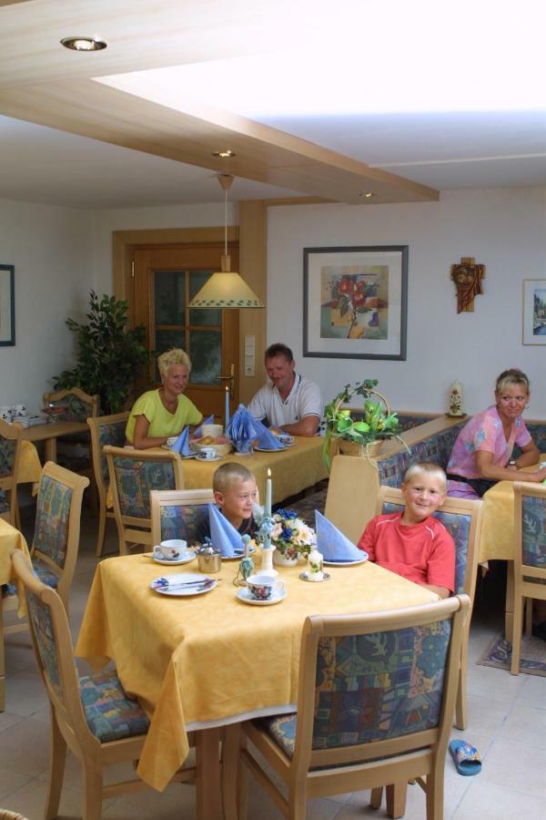 Gaestehaus Karoline Oberaichwald  ภายนอก รูปภาพ